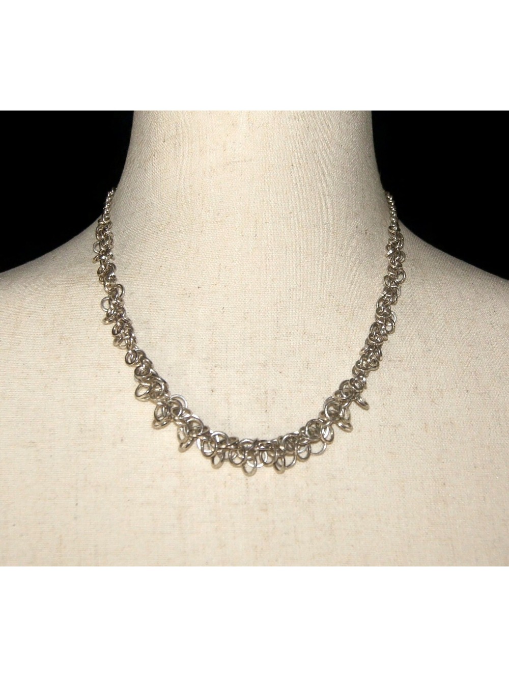 Vintage Avon Silver Tone Necklace, 16" Necklace.